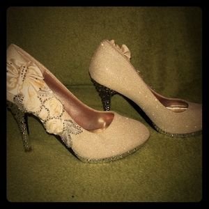 Hand embroidered pumps